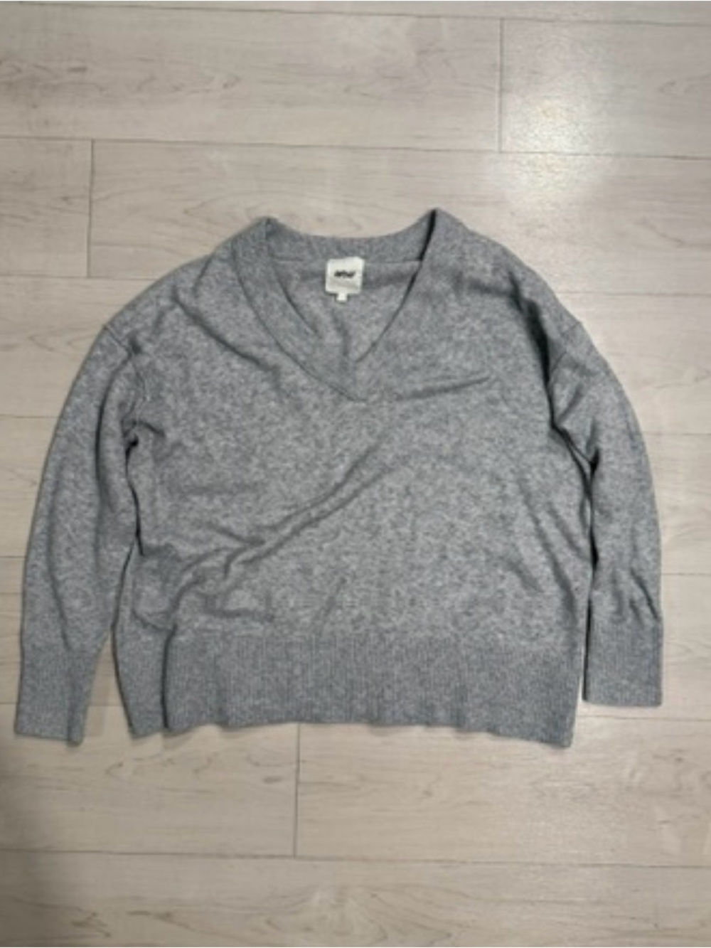 aerie Women's V-Neck Sweater in Light Gray
